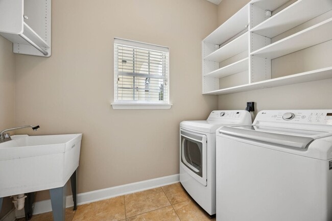 Building Photo - Luxury Living in Amelia National – Resort-...