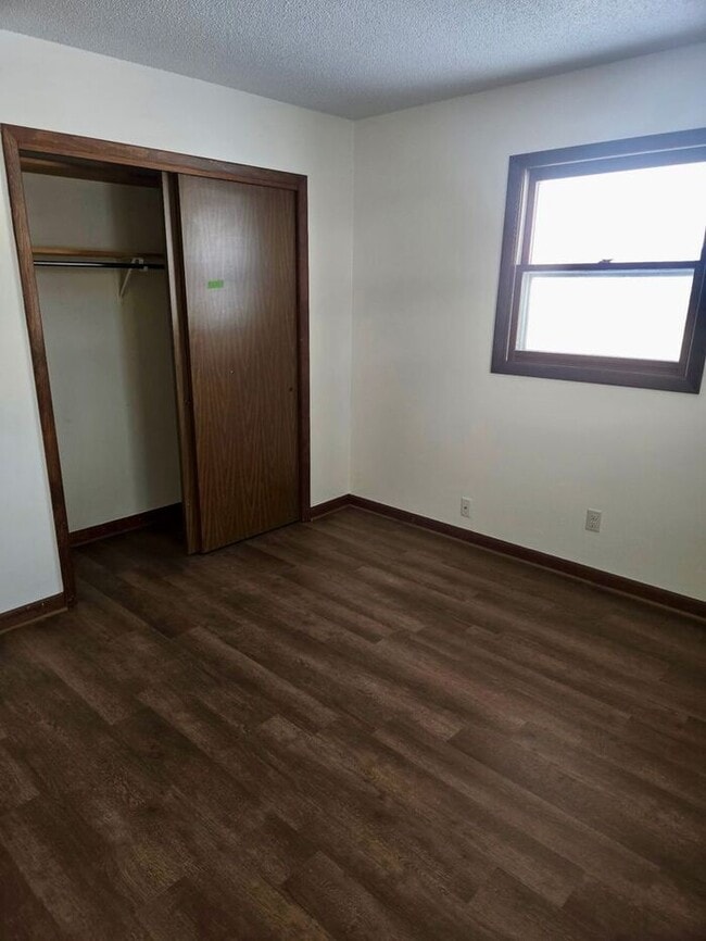 Building Photo - 2 bedroom duplex in St Joseph