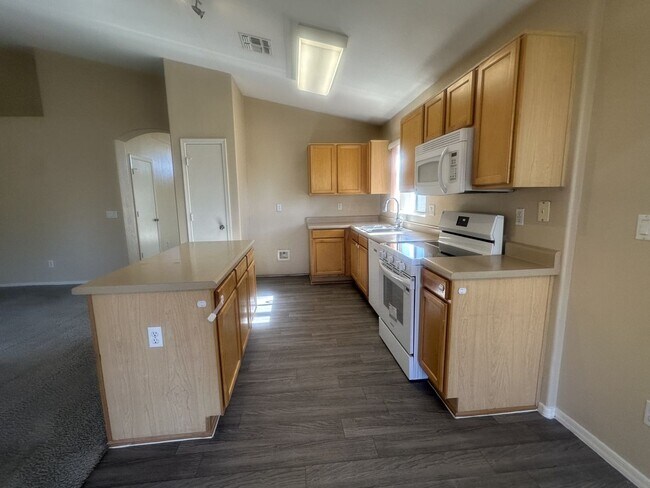 Building Photo - Rare single-level home offers 5 bedrooms and a versatile floor plan designed for comfortable living