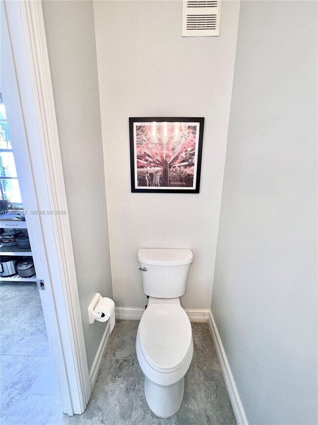 Building Photo - 450 NE 2nd Ave