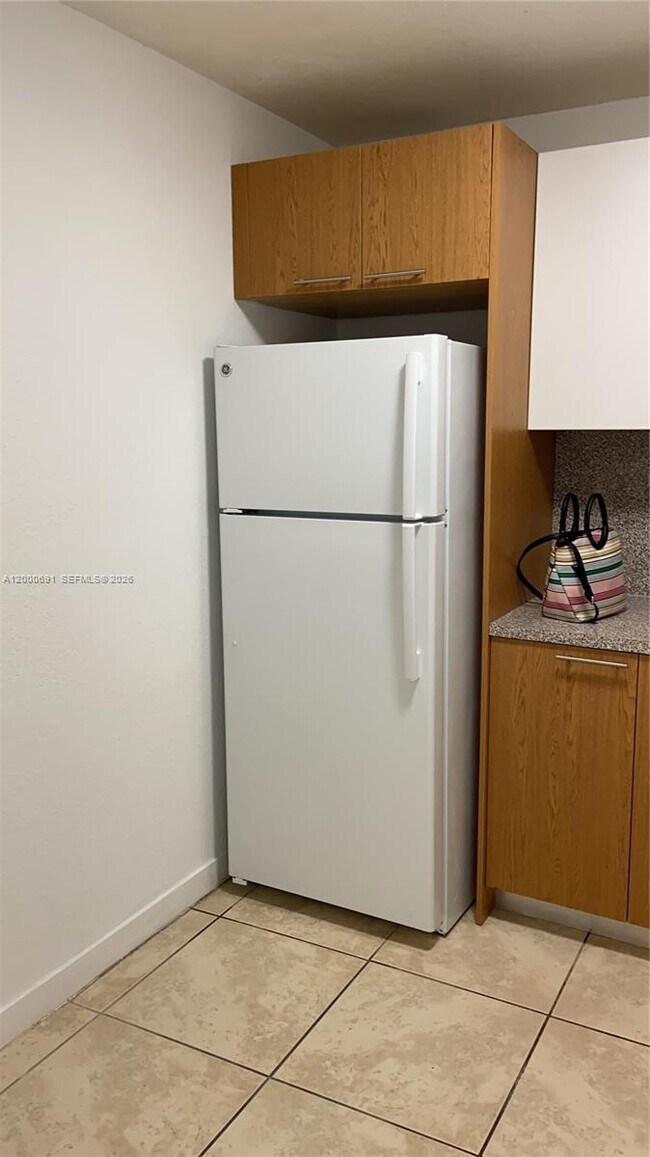 Building Photo - 15201 NE 6th Ave