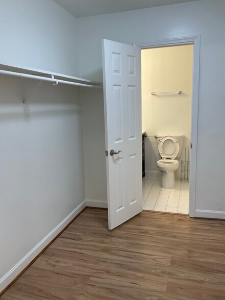 Building Photo - 1019 Woodland Vlg