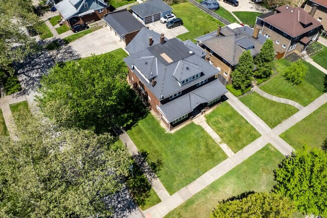 Building Photo - 3222 West Blvd