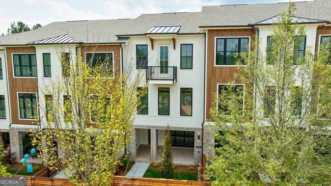 Building Photo - 10744 Davis Dr