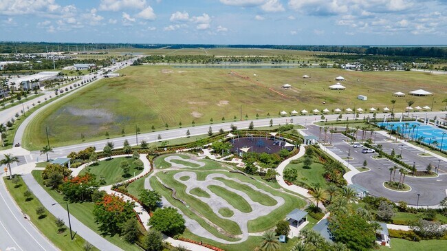 Building Photo - 16181 Oakview Dr