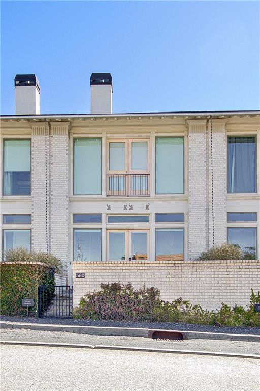 Building Photo - 580 Heatherden Ave