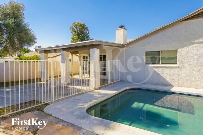 Building Photo - 11637 N 58th Dr