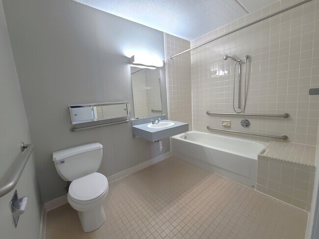 Building Photo - 65 North Point Dr