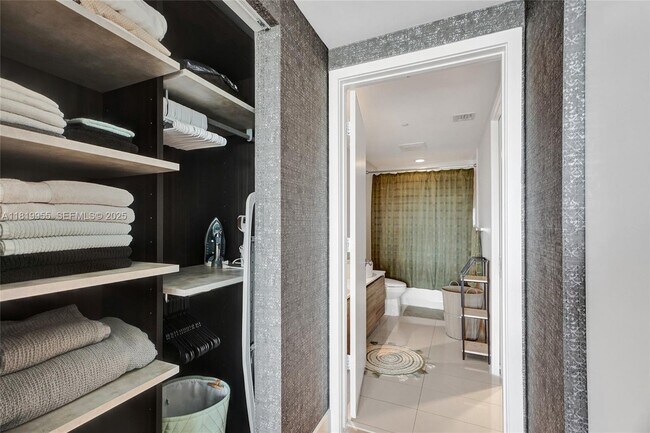 Building Photo - 121 NE 34th St