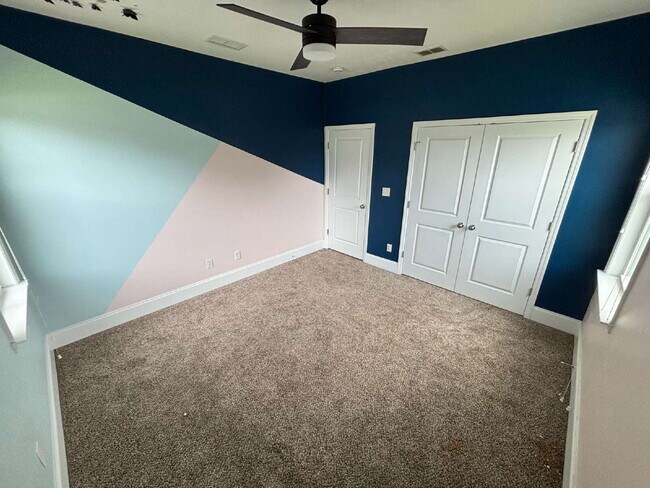 Building Photo - Charming 3-Bedroom Home in Southwood – Spacious Living & Oversized Backyard! Wash/Dryer on site