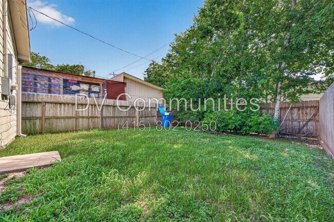 Building Photo - 1204 3rd St
