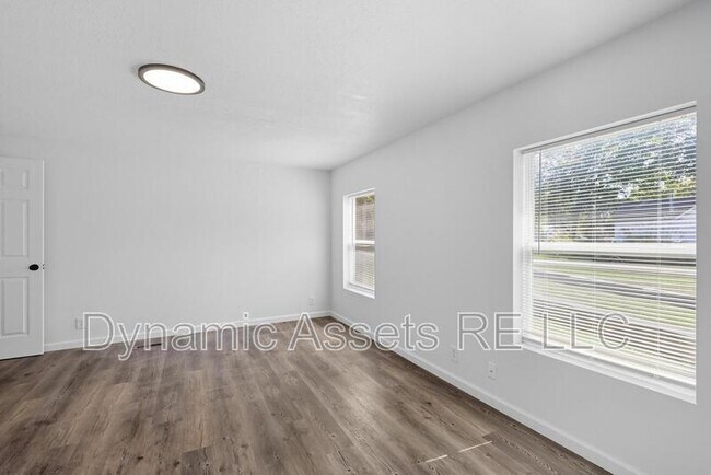 Building Photo - 405 Falletti St