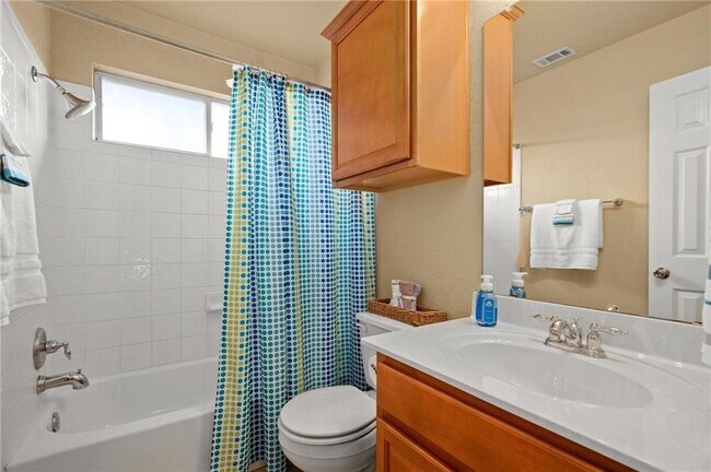 Building Photo - 921 Gentry Dr