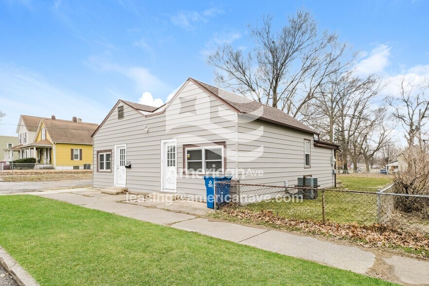 Building Photo - 2101 Dewey Ave
