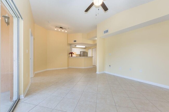 Building Photo - 5080 Fairways Cir