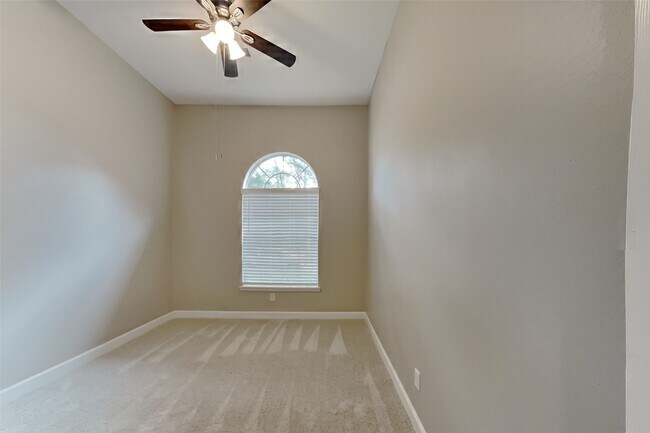 Building Photo - 18327 Bluewater Cove Dr