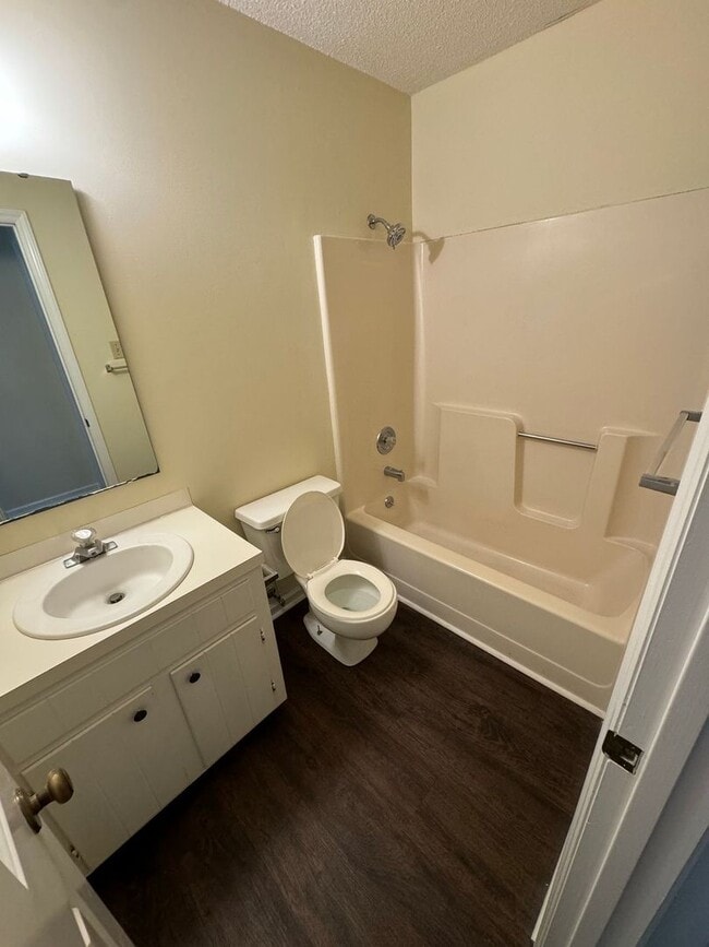 Building Photo - Two-Bedroom, 1.5 Bathroom Corner Condo at ...