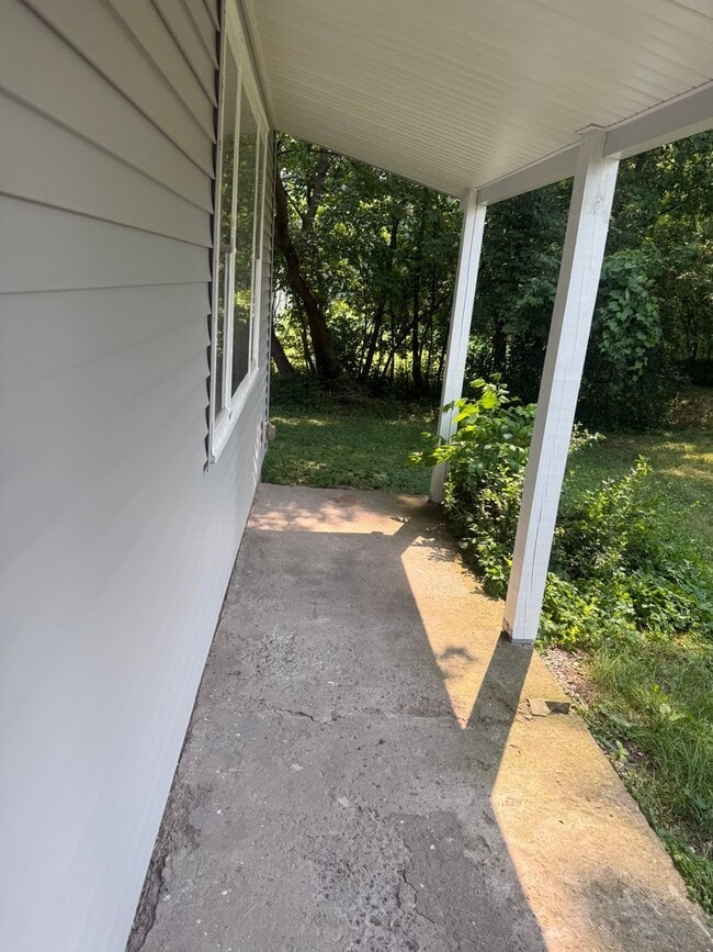 Building Photo - Adorable 4 Bed 1 bath Baldwinsville Cottage