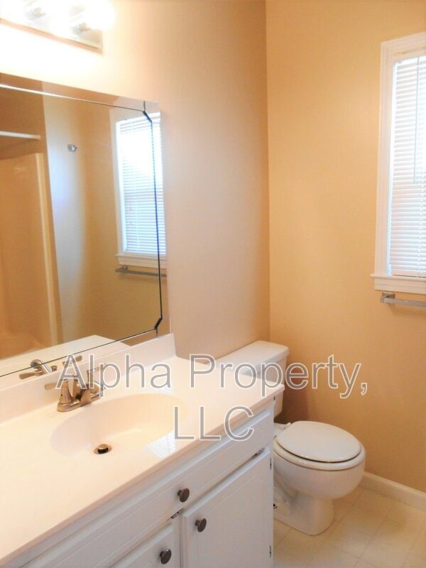 Building Photo - 305 Fairdale Dr