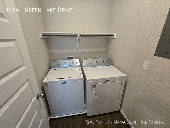 Building Photo - 10561 Grn Lk Dr