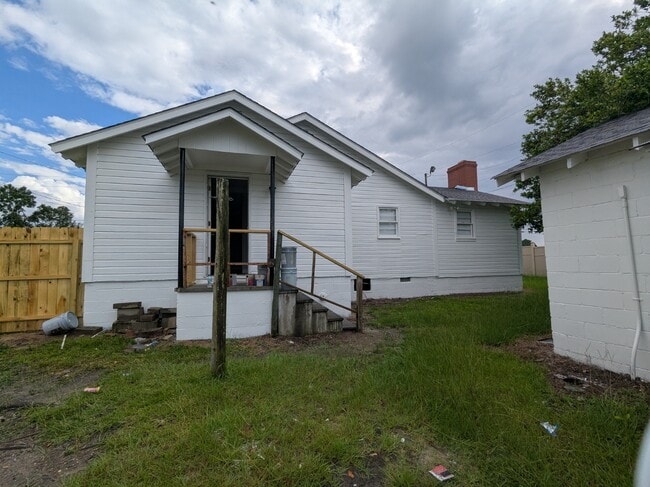 Building Photo - 609 North St W