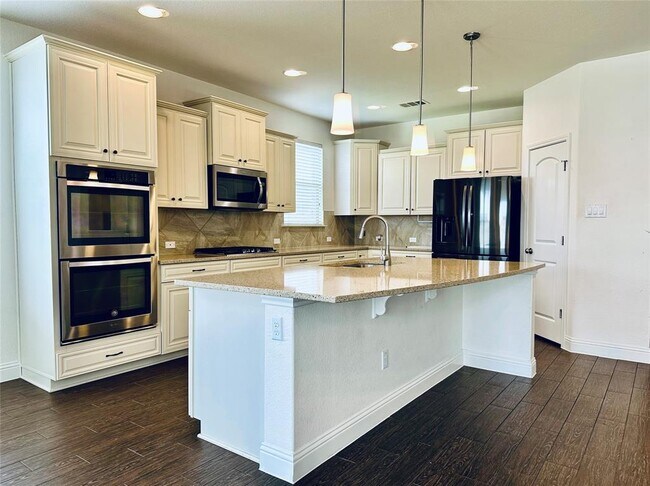 Building Photo - 3308 De Torres Cir