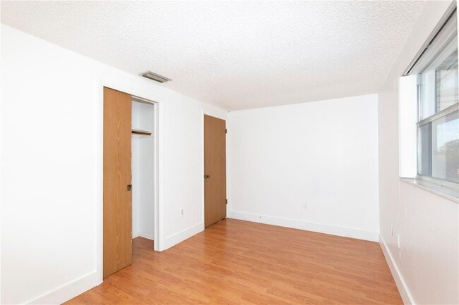 Building Photo - 6436 Baldwyn Ave