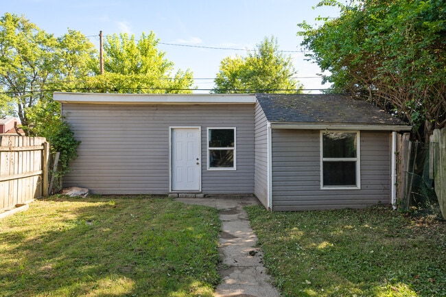 Building Photo - 951 Charles St