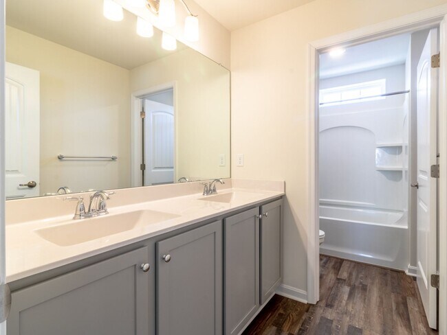 Building Photo - Year round - Furnished Townhome - Frankford