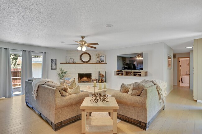 Building Photo - Modern Country Retreat on Half Acre in Gridley 3+ Bedrooms