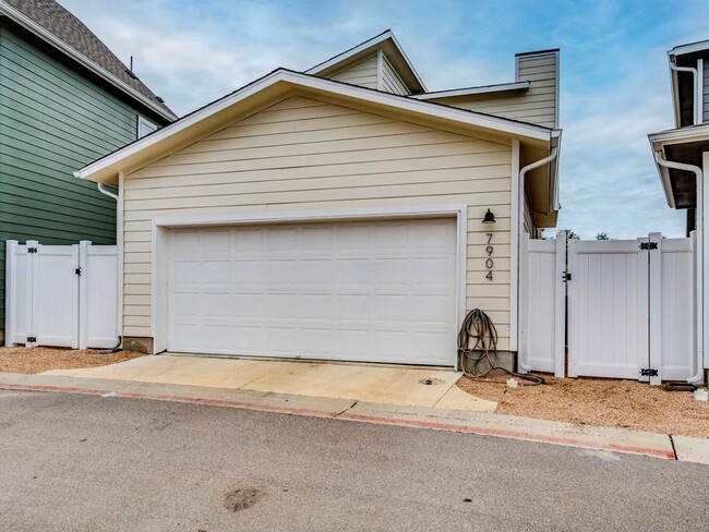 Building Photo - 7904 Mandela Bend