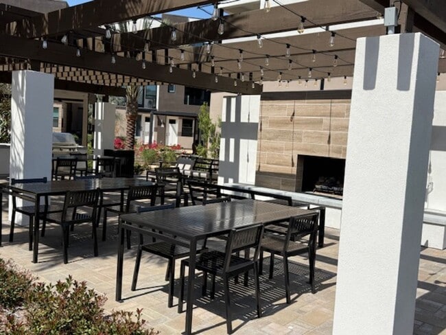 Building Photo - BEAUTIFUL BRAND NEW TOWNHOME IN STANTON FOR LEASE