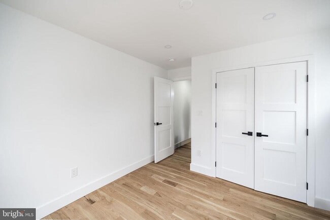 Building Photo - 2009 E Cumberland St