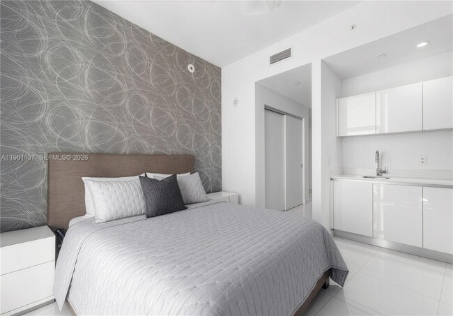 Building Photo - 851 NE 1st Ave