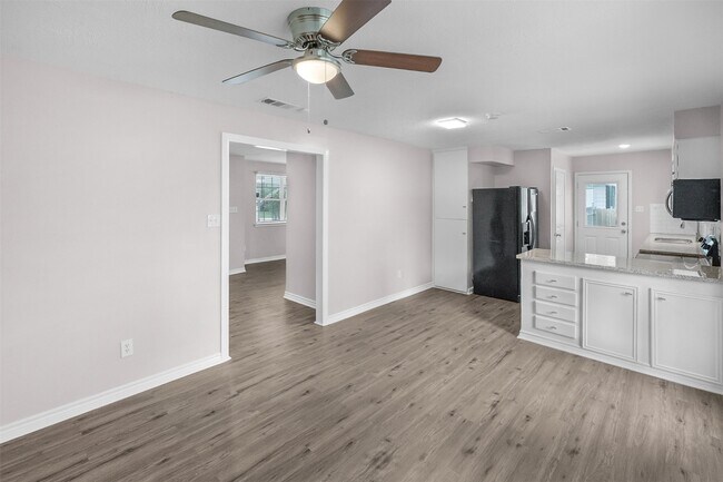 Building Photo - 16766 Lake Cir