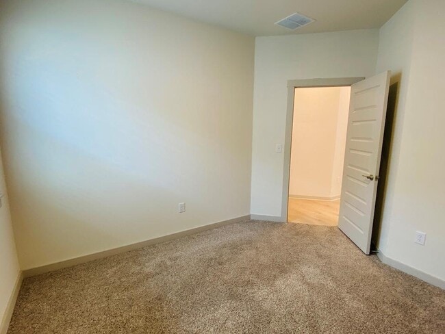 Building Photo - 10917 Tildon Ave