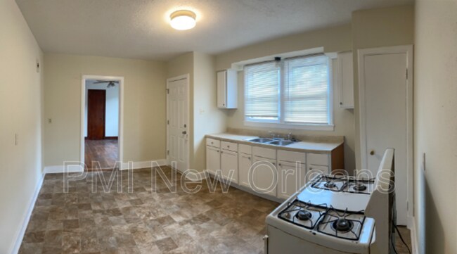 Building Photo - 3022 Serantine St
