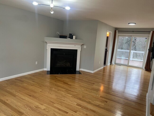 Building Photo - 131 Merrill Ave