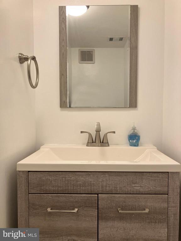 Building Photo - 428 Hampton Ct