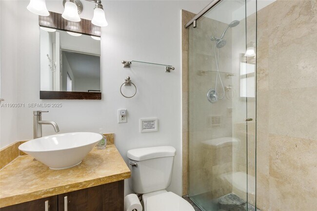 Building Photo - 906 N 13th Ave