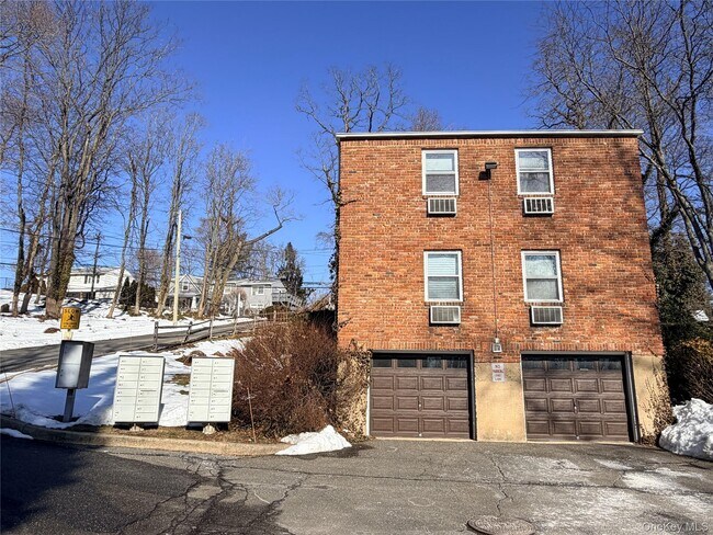 Building Photo - 86 McLoughlin St