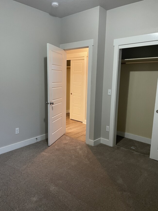 Building Photo - 447 N Baxter Way