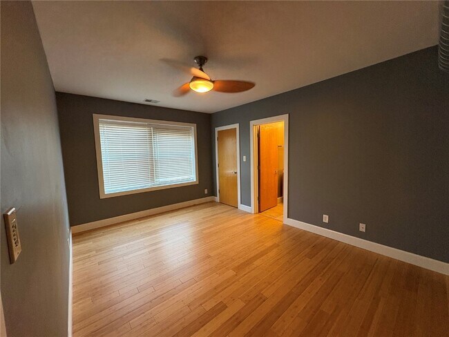 Building Photo - 4220 McPherson Ave