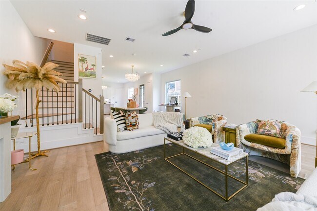 Building Photo - 5233 Darling St