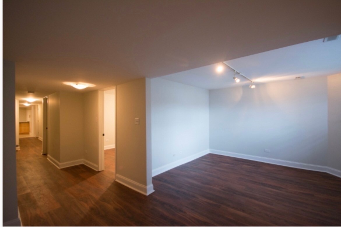 Building Photo - 954 W Cuyler Ave