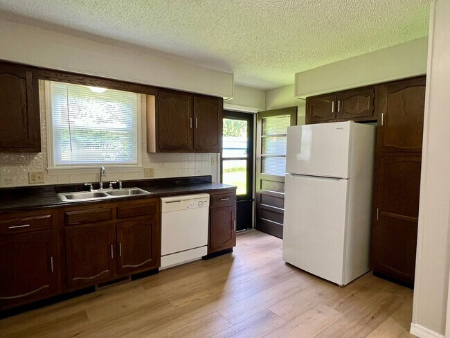Building Photo - 3 Bed, 2 Bath in south central Springfield