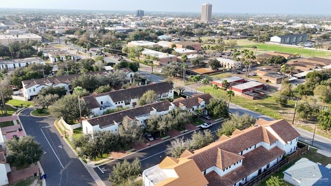 Building Photo - 21 S 5th St