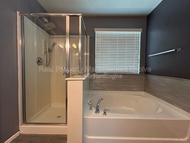 Building Photo - 2632 N 73rd Glen