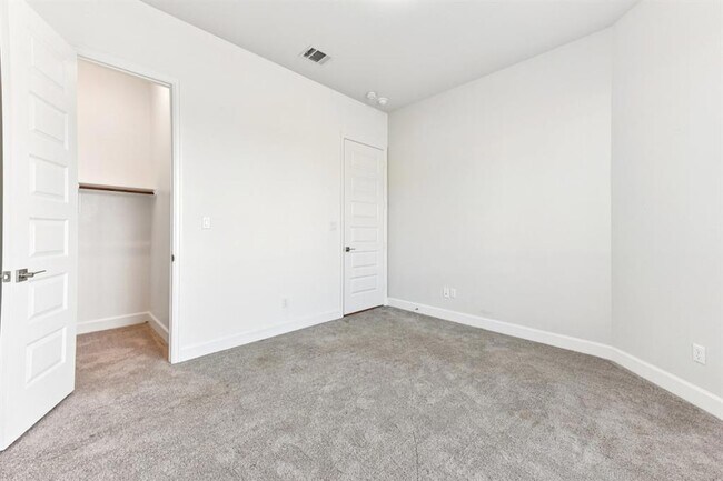 Building Photo - 163 Kellogg Ln