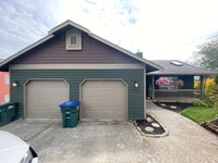 Building Photo - Spacious 4-bedroom with Panoramic Deck Nex...